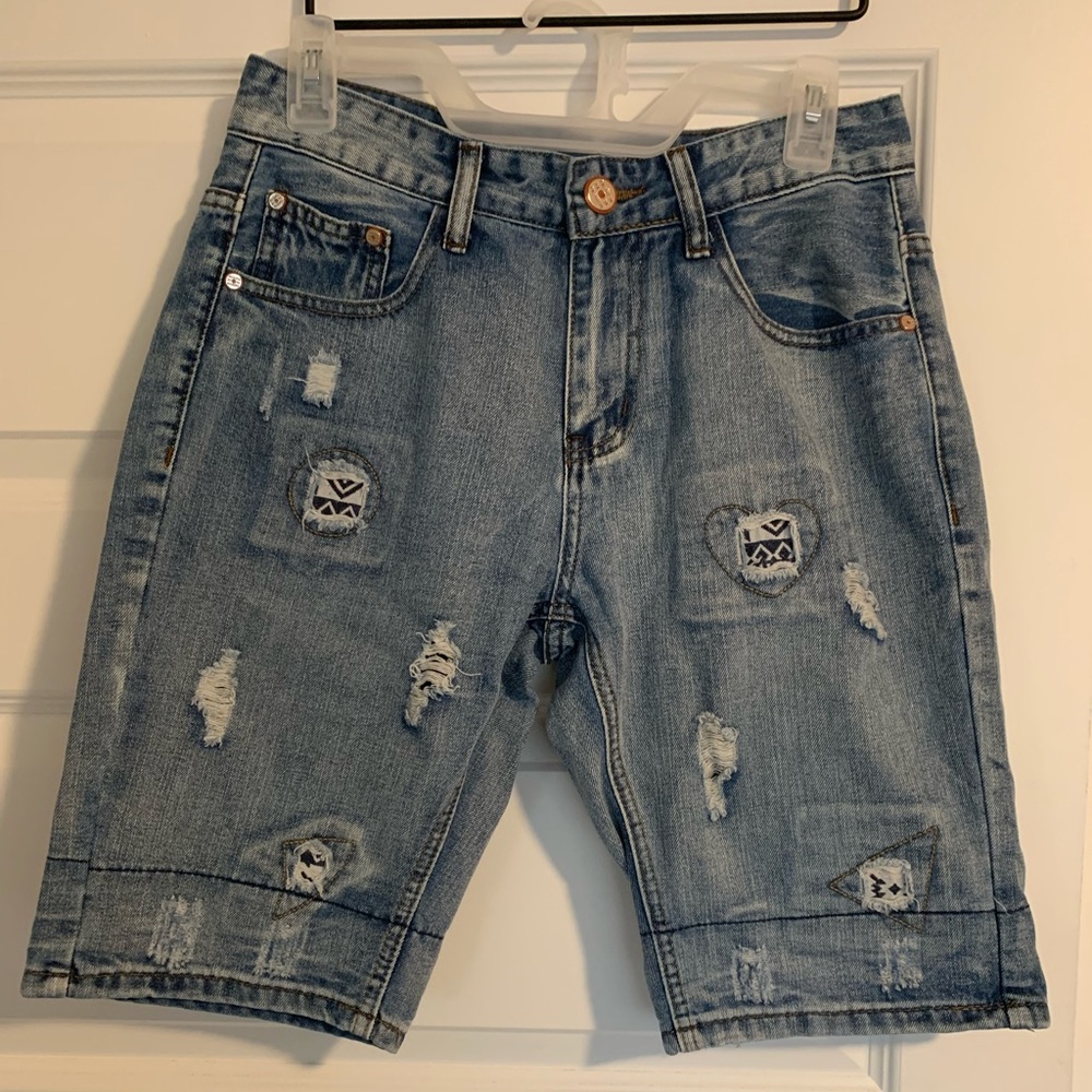Men’s Knee Length Denim Shorts With Stitch Designs